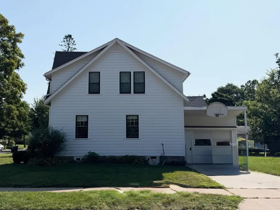 539 W Grand Avenue, Eau Claire, WI 54703 - #2