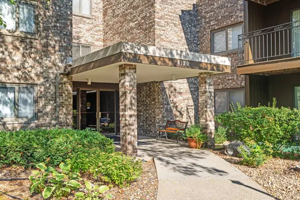 4120 Parklawn Avenue #220, Edina, MN 55435