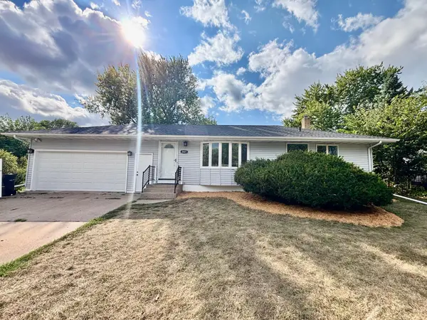 2021 Chambers Street, Maplewood, MN 55109