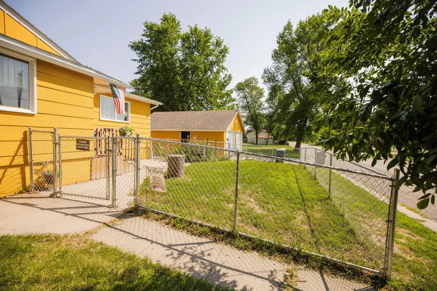 511 W 11th Street, Morris, MN 56267 - #3