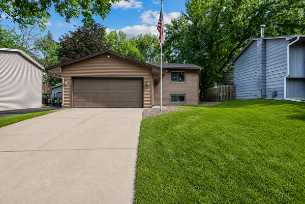 865 104th Avenue Nw, Coon Rapids, MN 55433