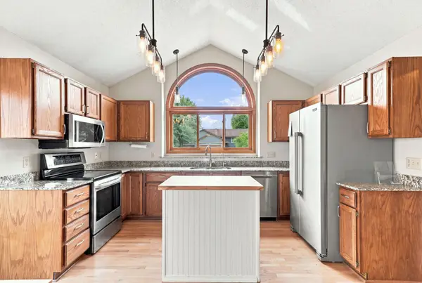 7135 Upper 157th Street W, Apple Valley, MN 55124