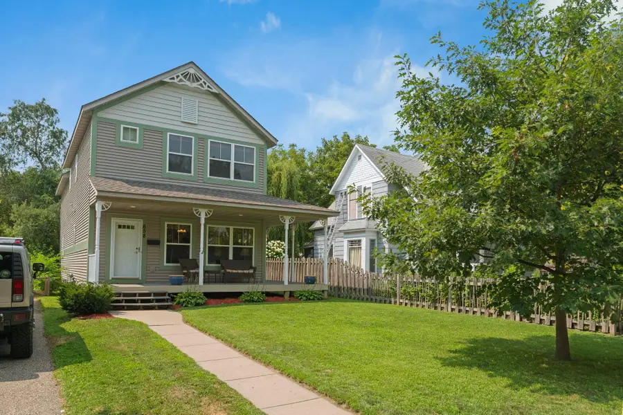 658 4th Avenue Nw, New Brighton, MN 55112 - #3
