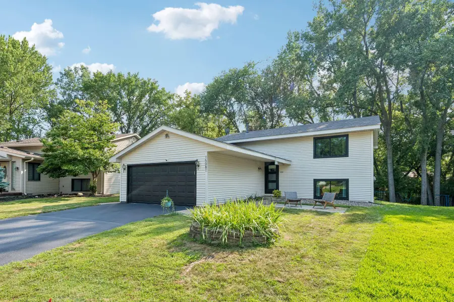 15081 Summerhill Drive, Eden Prairie, MN 55346 - #2