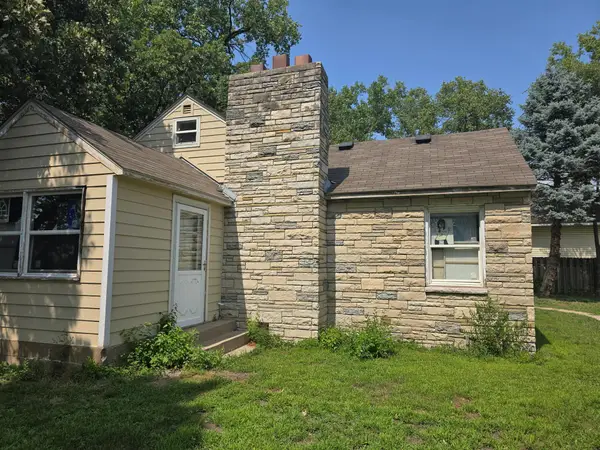 8460 Cottagewood Terrace Ne, Spring Lake Park, MN 55432