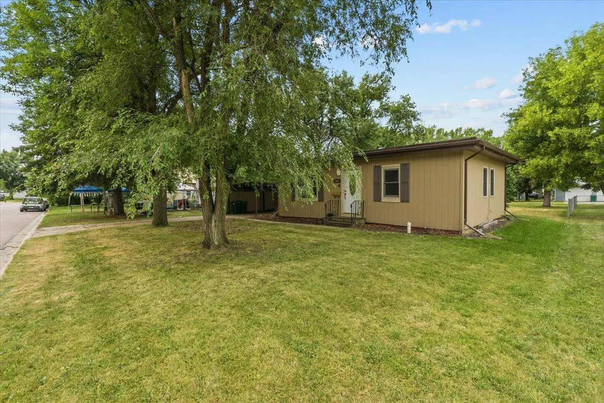 609 Center Street S, Wahpeton, ND 58075 - #1
