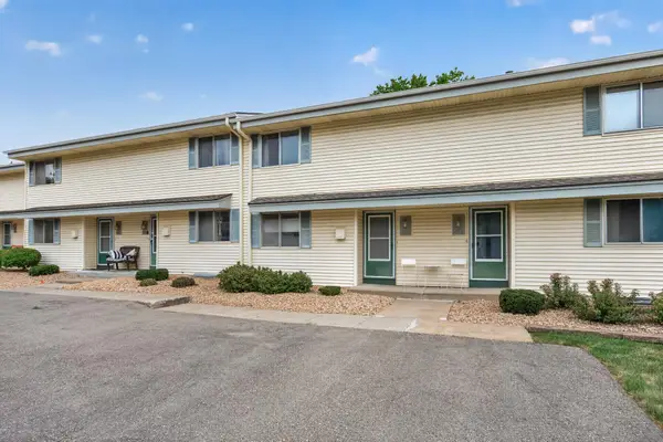 459 Mailand Court S, Maplewood, MN 55119