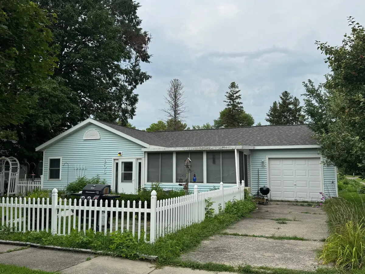 906 W Walnut Avenue, Olivia, MN 56277 - #1
