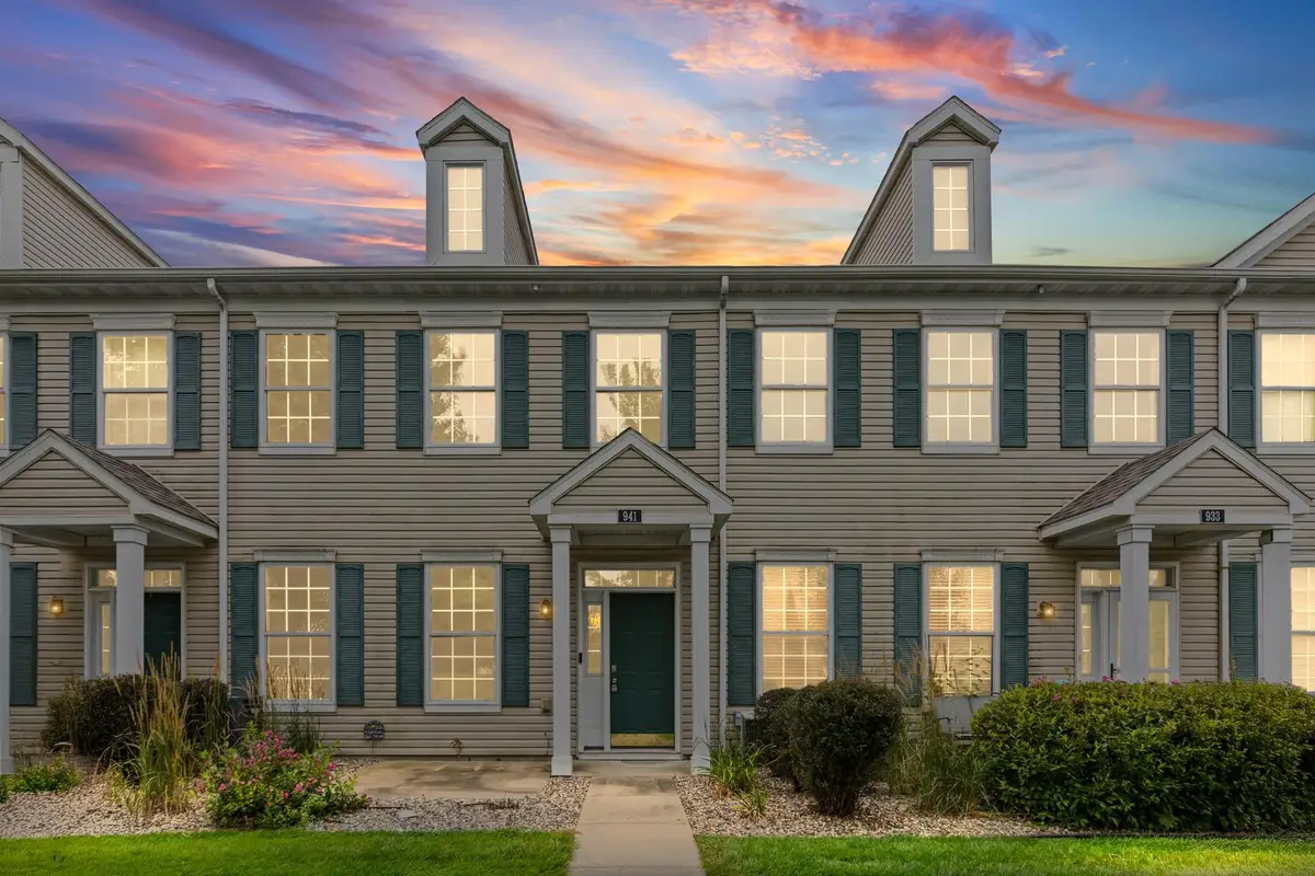 941 Newport Avenue, Shakopee, MN 55379 - #1