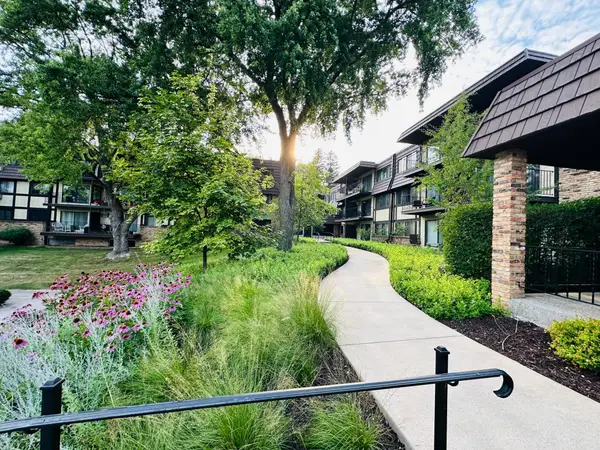 205 Barry Avenue S #306, Wayzata, MN 55391