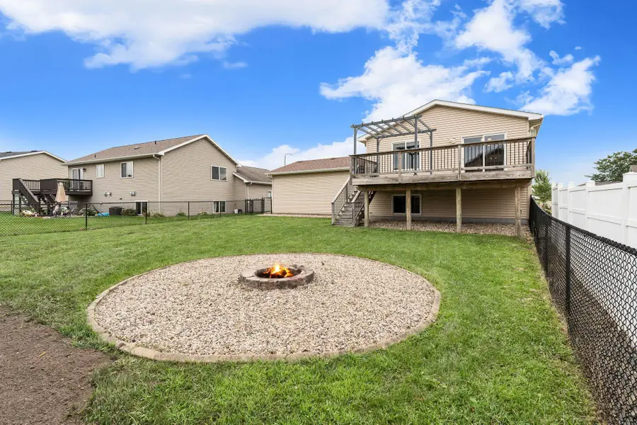 703 25th Avenue Nw, Austin, MN 55912 - #2
