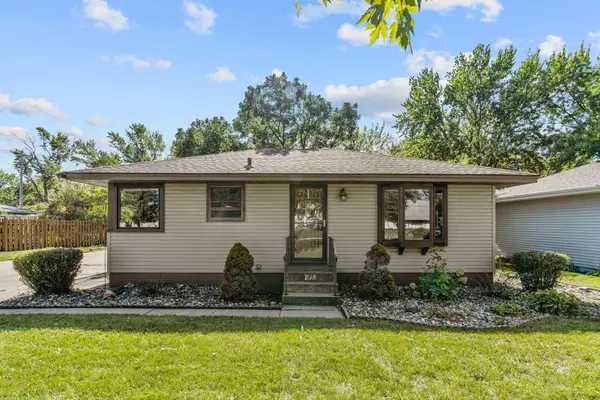 856 Maple Street Ne, Spring Lake Park, MN 55432