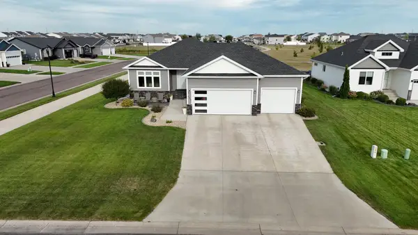 6464 59th Avenue S, Fargo, ND 58104