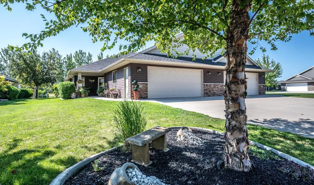 204 Ottawa Avenue Se, Hutchinson, MN 55350 - #1
