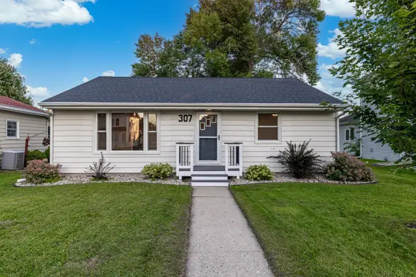 307 S 4th Street, Le Sueur, MN 56058