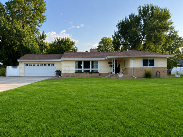 857 3rd Street N, Wahpeton, ND 58075