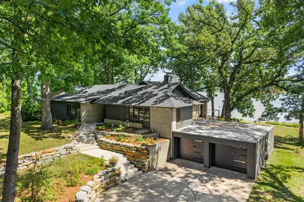 12 W Shore Road, Saint Paul, MN 55127