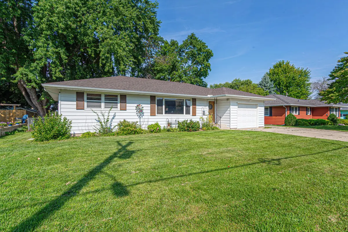 1334 Lincoln Avenue, Owatonna, MN 55060 - #1