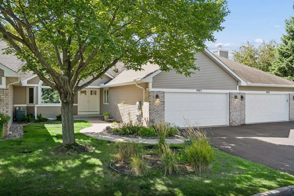 7063 Oak Pointe Curve, Bloomington, MN 55438 - #1
