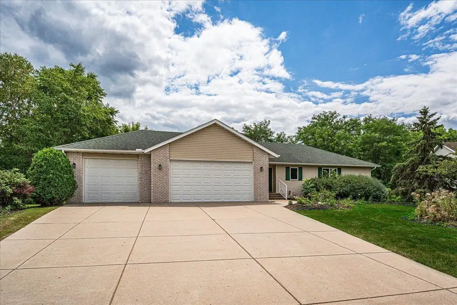 1060 Dennis Street S, Saint Paul, MN 55119 - #3
