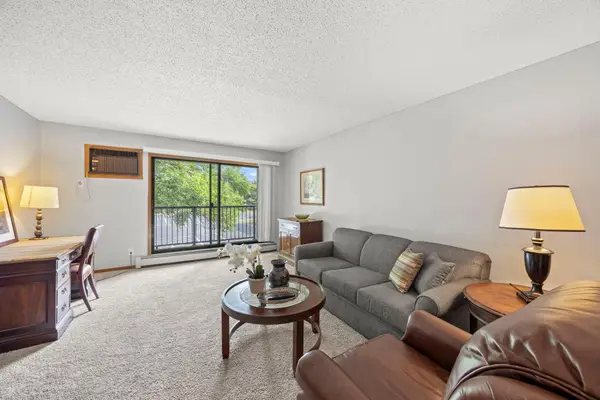 4 Pine Tree Drive #218, Arden Hills, MN 55112