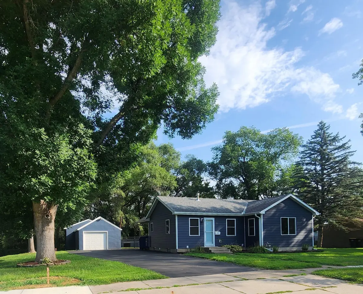 935 5th Avenue W, Shakopee, MN 55379 - #1
