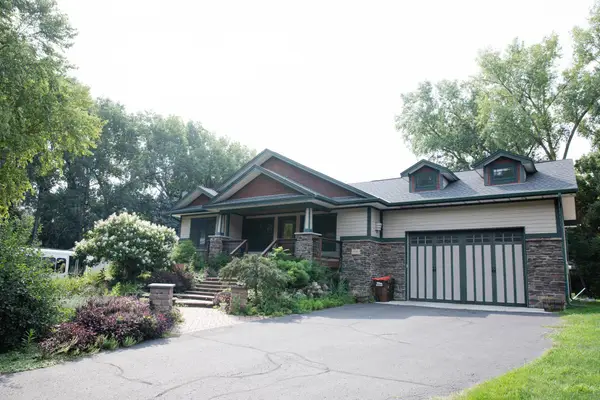 930 County Road C E, Maplewood, MN 55109