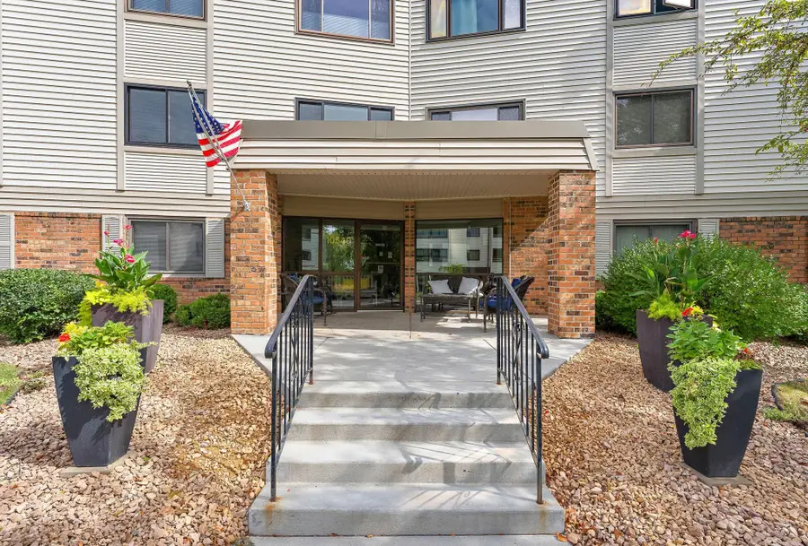 10540 43rd Avenue N #203, Plymouth, MN 55442 - #2