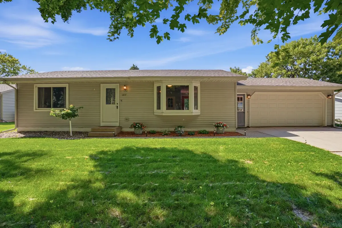 1217 27th Street Nw, Willmar, MN 56201 - #1