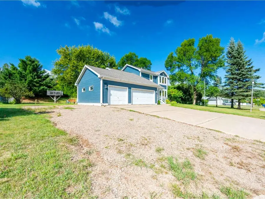 307 E Park Drive, Hibbing, MN 55746 - #3