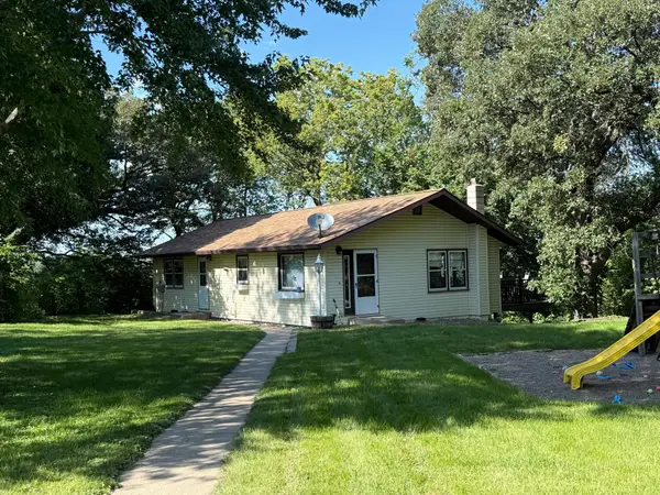 521 Oak Lane, Redwood Falls, MN 56283