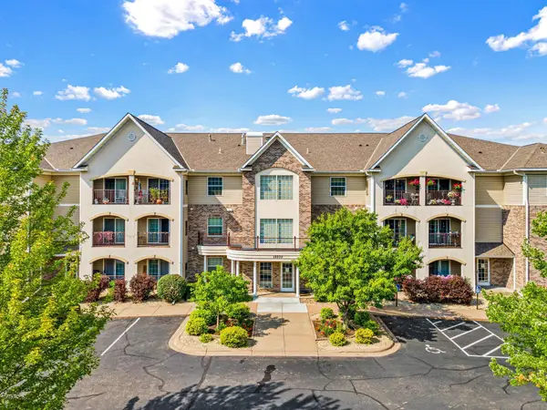 15570 Linnet Street Nw #2-102, Andover, MN 55304
