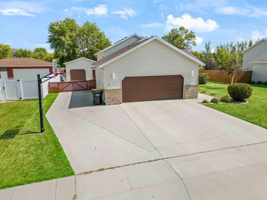 611 11th Street W, West Fargo, ND 58078 - #3