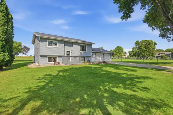 2004 25th Street Sw, Willmar, MN 56201