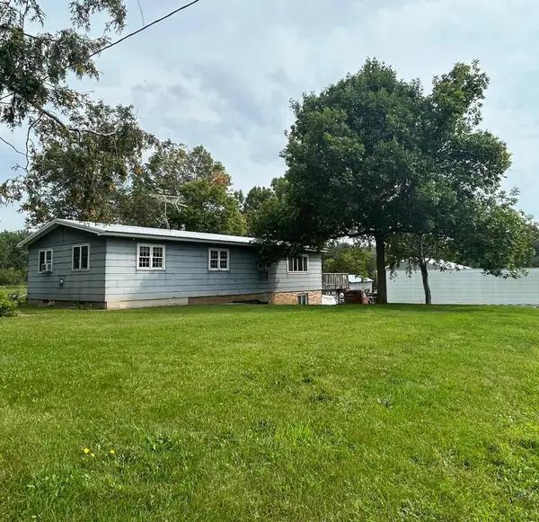 36001 Verdin Street Nw, Cambridge, MN 55008