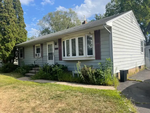 150 Roselawn Avenue E, Maplewood, MN 55117
