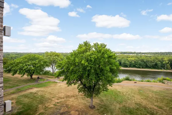 1077 Sibley Memorial Highway #605, Mendota Heights, MN 55118