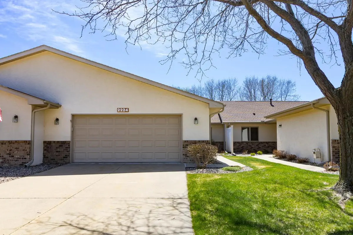 2224 Pinewood Drive, Shakopee, MN 55379 - #1