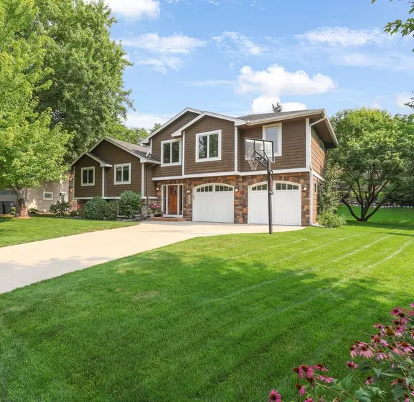 10234 Nottingham Trail, Eden Prairie, MN 55347