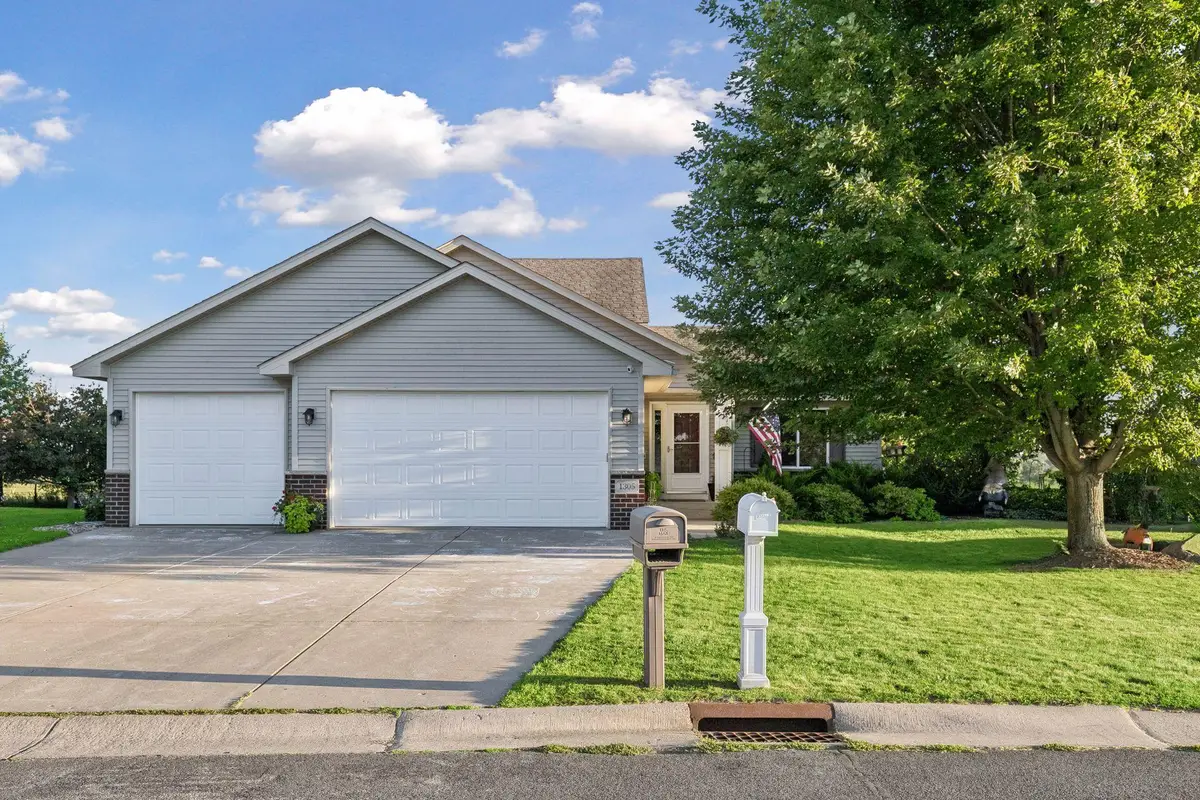 1305 Mulberry Avenue Ne, Montgomery, MN 56069 - #1