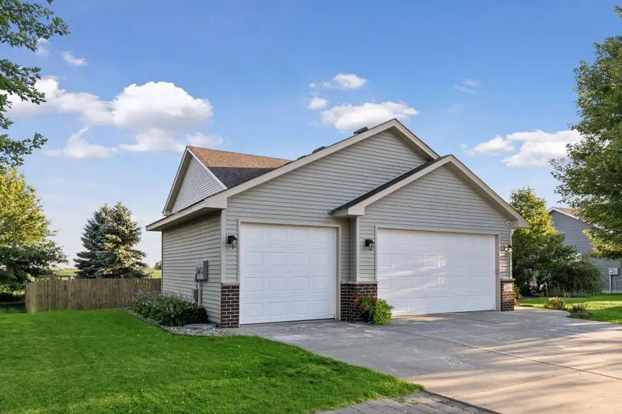 1305 Mulberry Avenue Ne, Montgomery, MN 56069 - #2