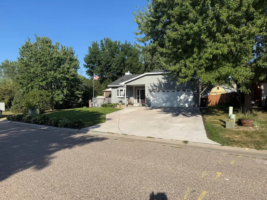 2679 Guthrie Avenue N, Oakdale, MN 55128 - #2