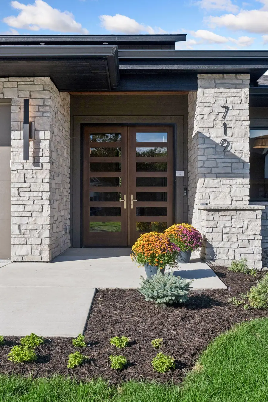 719 Ensconced Way, Chaska, MN 55318 - #3