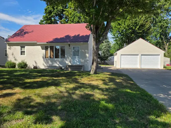 1747 Pinewood Drive, Shoreview, MN 55126