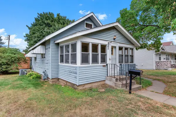 242 Park Street W, South Saint Paul, MN 55075