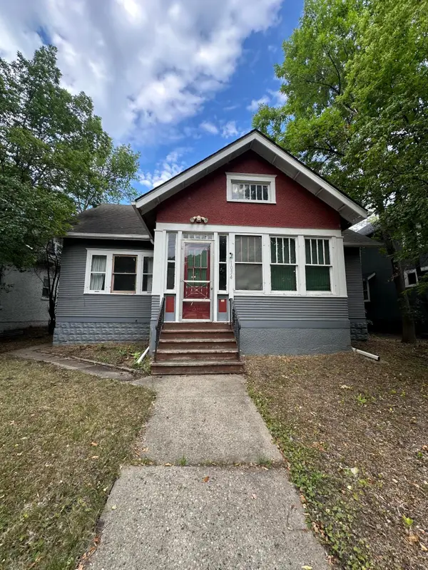 1034 University Drive N, Fargo, ND 58102