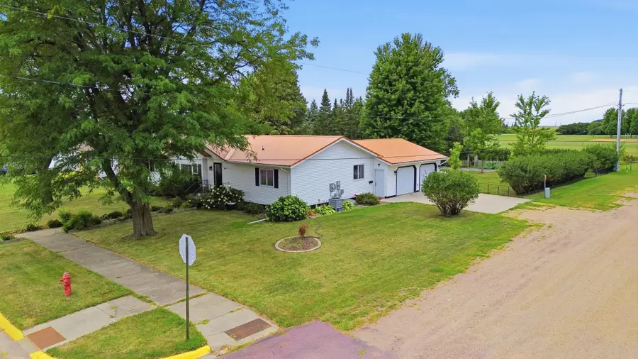 201 White Street S, Comfrey, MN 56019 - #2