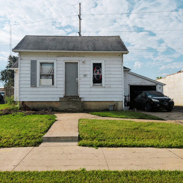 621 Elm Avenue W, Waseca, MN 56093