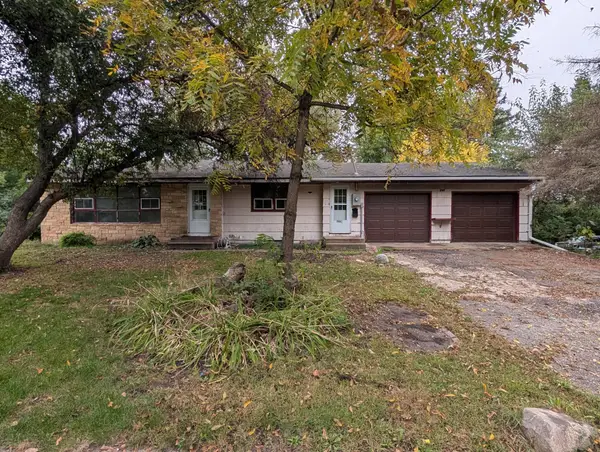 796 Stoughton Avenue, Chaska, MN 55318