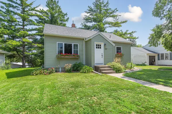 707 N Hennepin Street, Winthrop, MN 55396